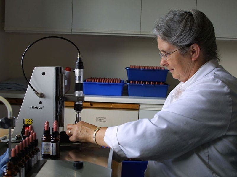 2-putting-on-tops-1024x682W