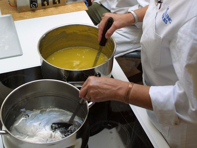 4_stirring_ingredients_classic_cream-22W